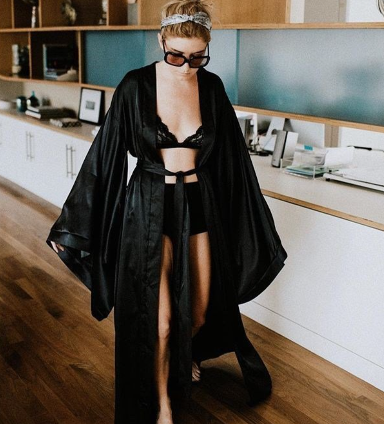 Albornoz de satén de una pieza para dama de honor