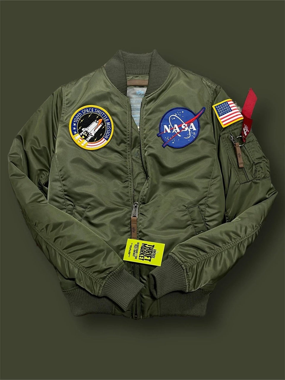Cazadora bomber verde Alpha Industries de la NASA